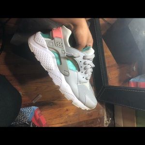 Grey , light green and pink huaraches big kids